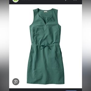 LLBean Women’s Venture Stretch Seersucker Dress.
Regular Medium in Forest Spruce